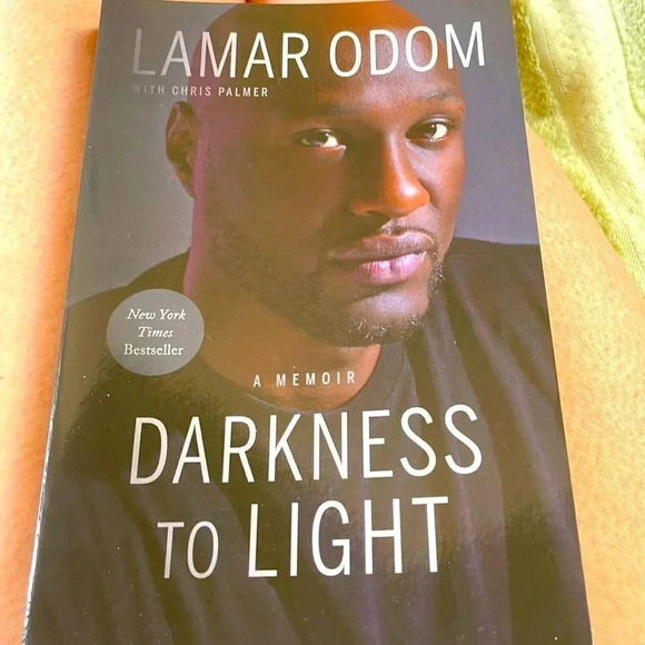 Darkness to Light - Lamar Odom Memoir Paperback Book - Picture 1 of 5